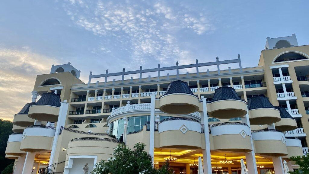 Djuni Royal Resort – Marina Beach