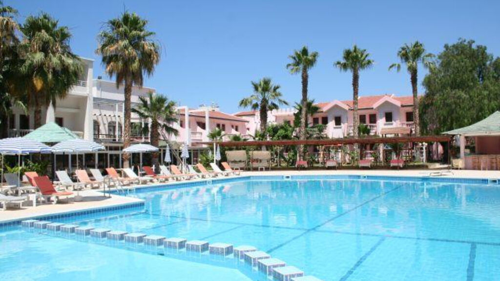 La Hotel & Resort