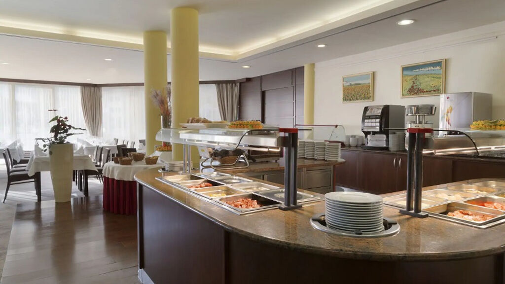 Ramada Hotel + Suites (Hotel Prisank)