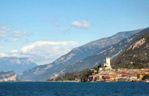 Pohled na největší italské jezero Lago di Garda (Gardské jezero)