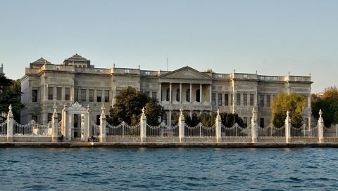 Palác Dolmabahçe v Istanbulu