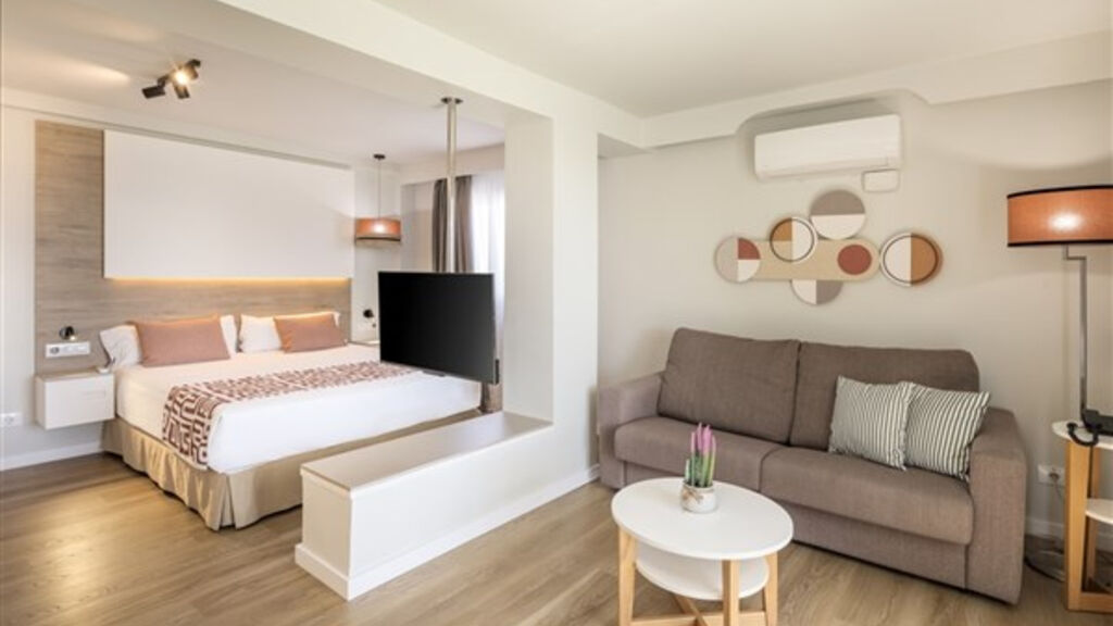 Anamar Suites
