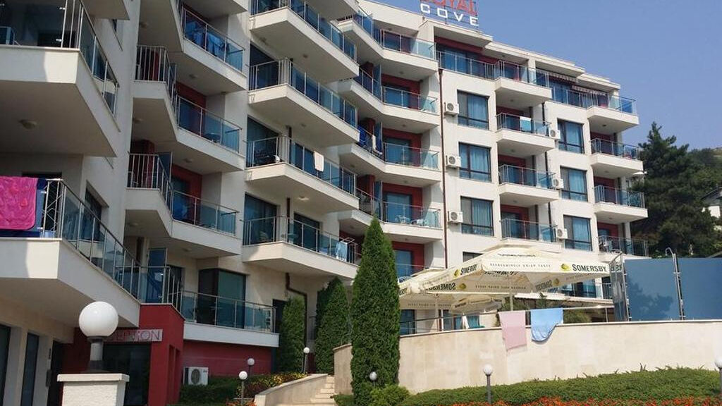 Royal Cove Apart
