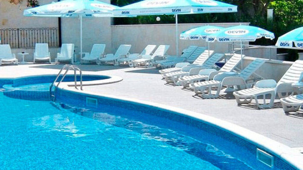 Royal Cove