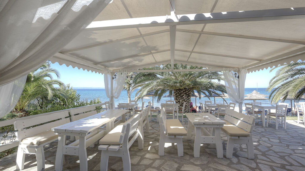 Acrotel Lily Ann Beach