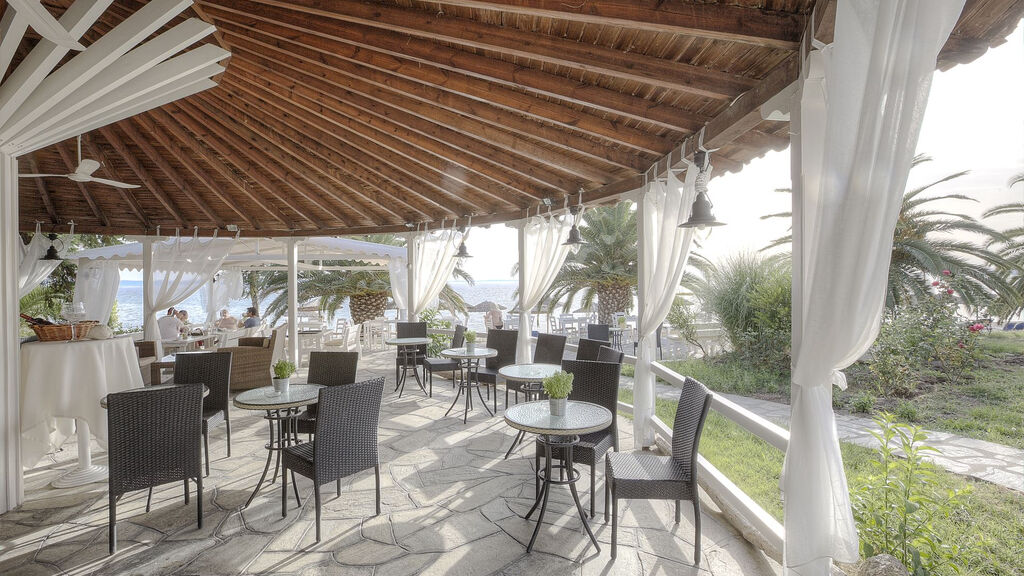 Acrotel Lily Ann Beach