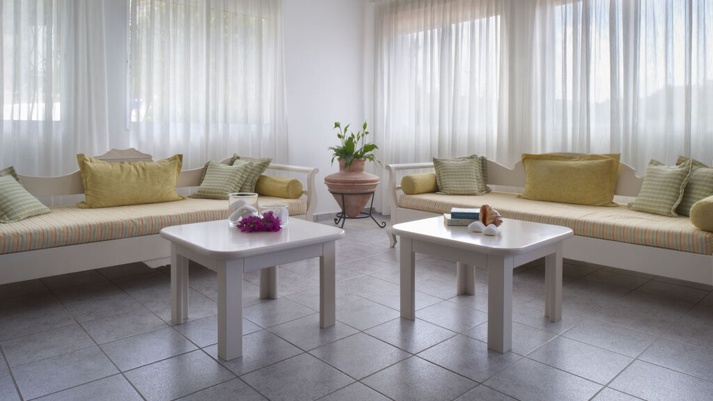 Acrotel Lily Ann Beach