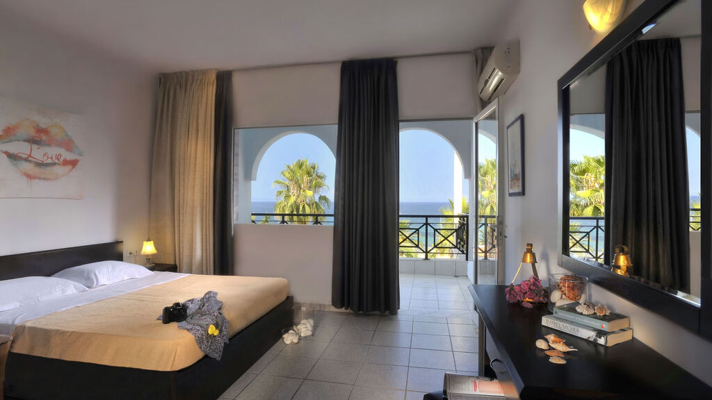 Acrotel Lily Ann Beach