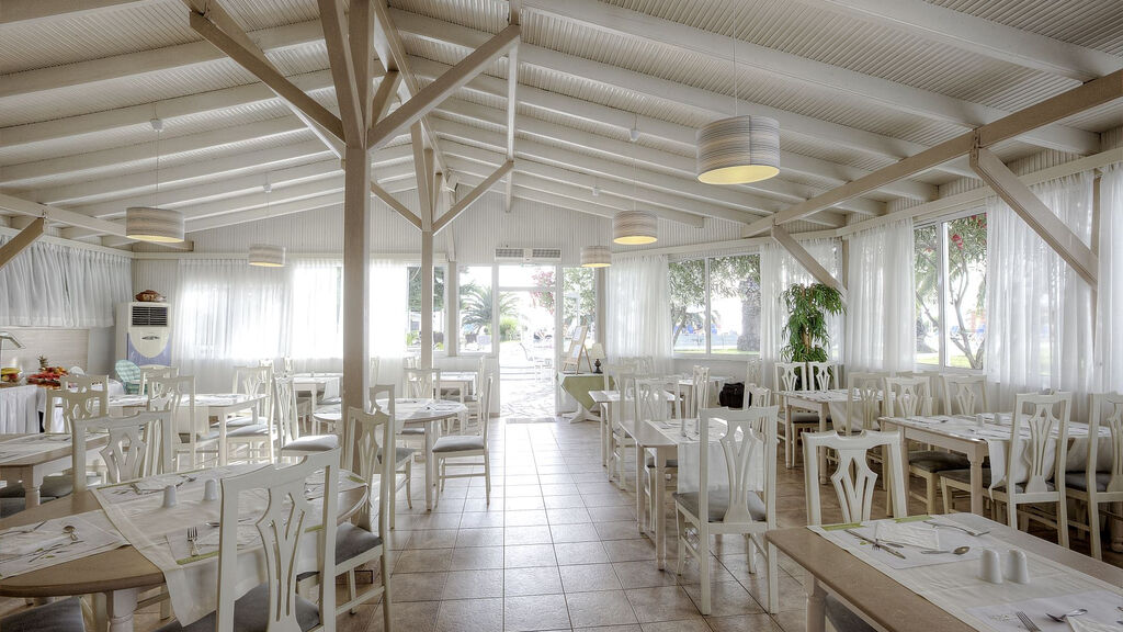 Acrotel Lily Ann Beach