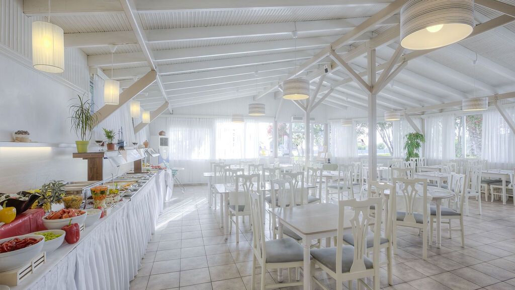 Acrotel Lily Ann Beach