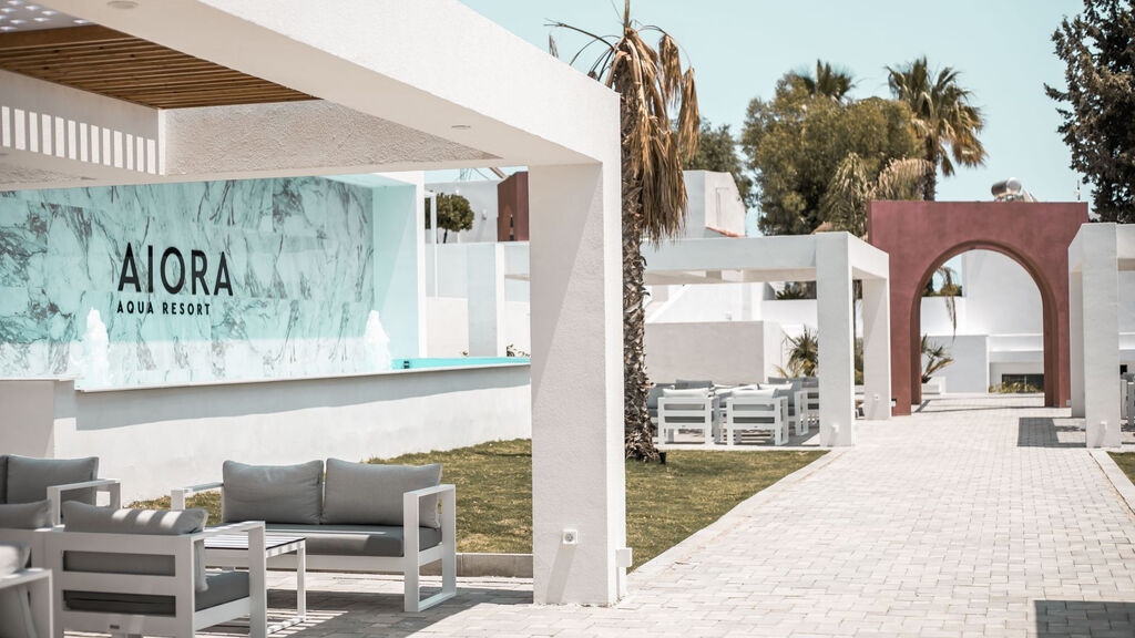 Aiora Aqua Resort