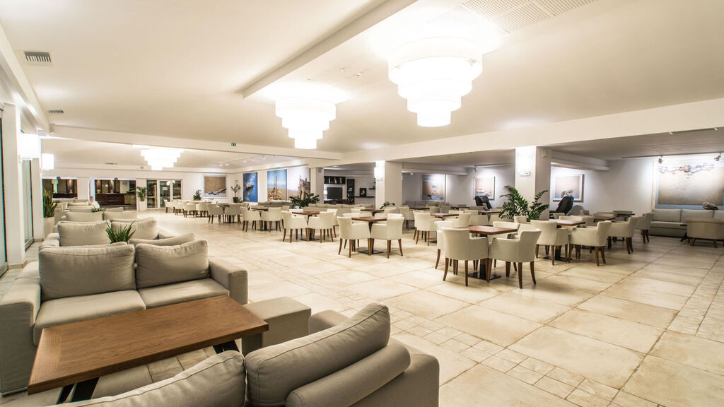 Alexandros Palace Hotel & Suites