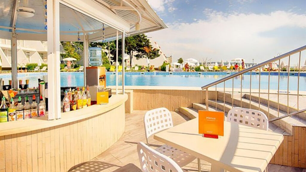 AluaSun Helios Beach