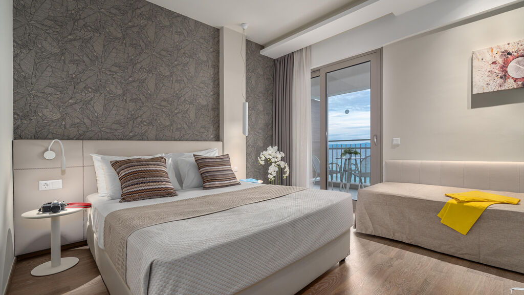 Ammon Zeus Luxury Beach