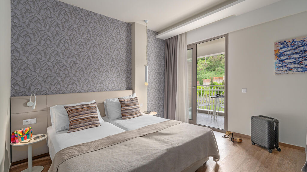 Ammon Zeus Luxury Beach