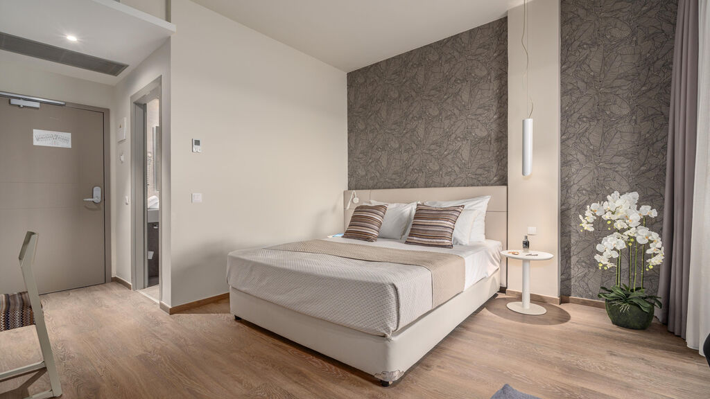 Ammon Zeus Luxury Beach