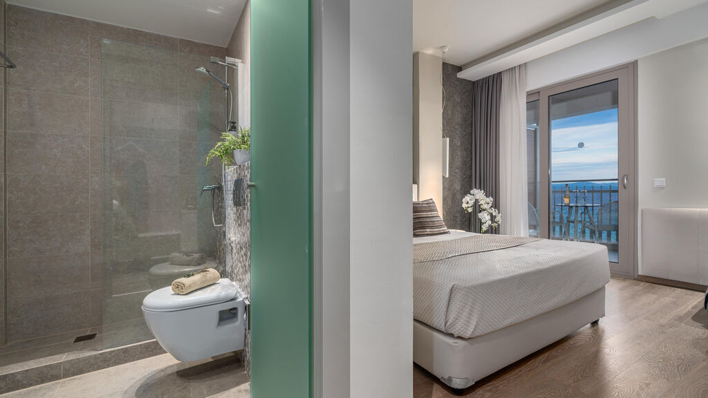 Ammon Zeus Luxury Beach