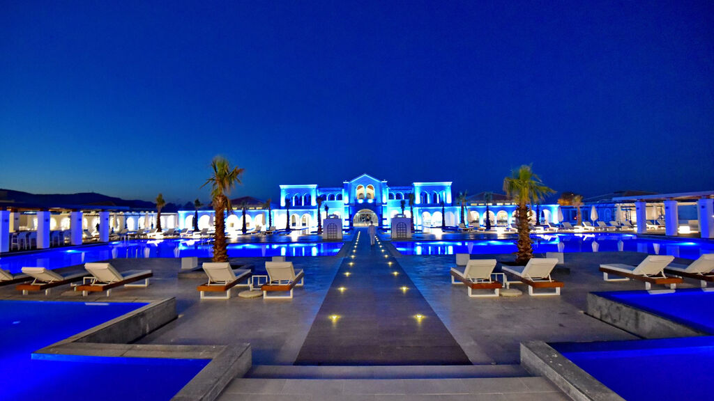 Anemos Luxury Grand Resort Hotel