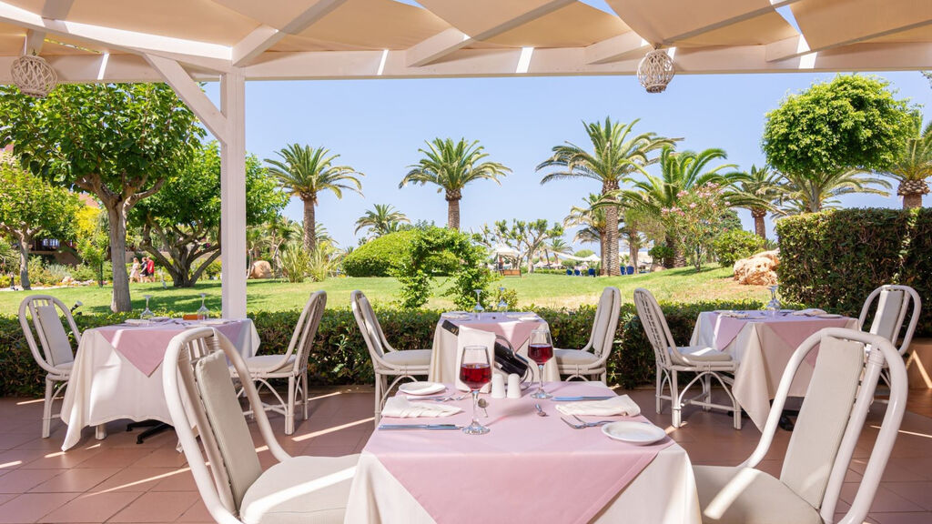 Anissa Beach Village