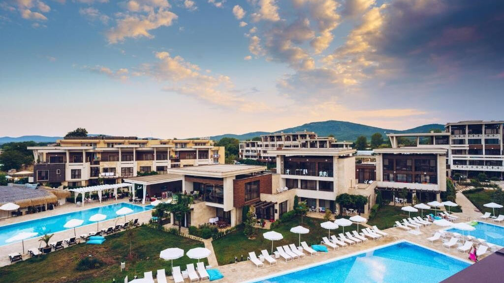 Apolonia Resort