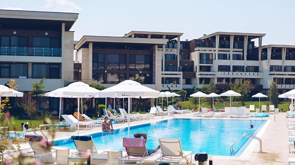 Apolonia Resort