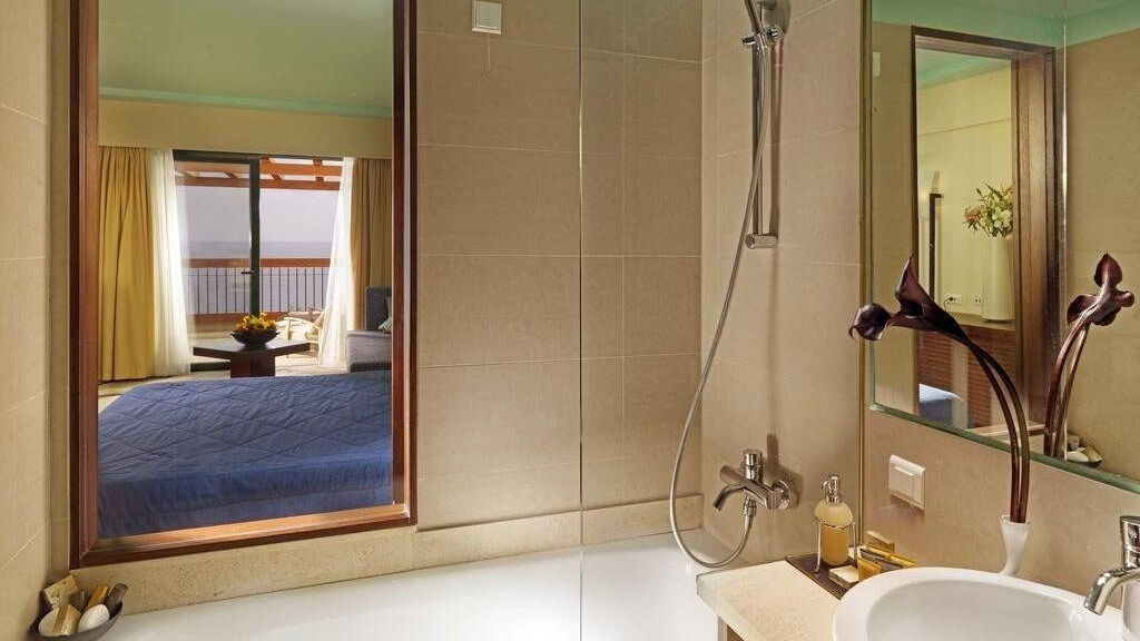 Apostolata Island Resort & Spa