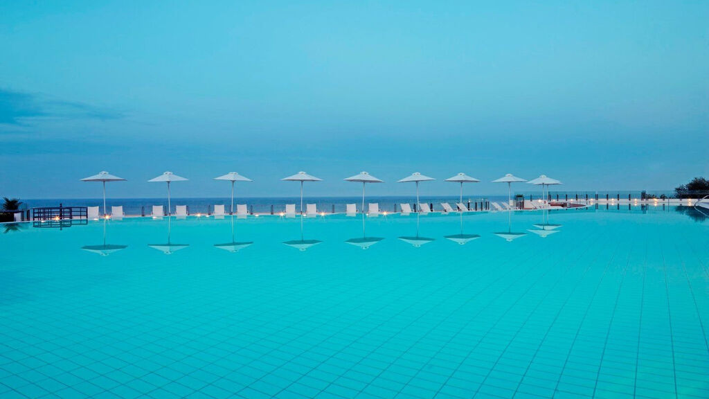 Apostolata Island Resort & Spa