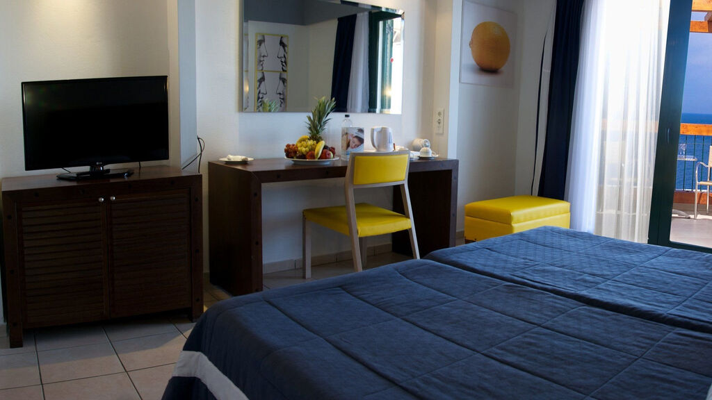 Apostolata Island Resort & Spa