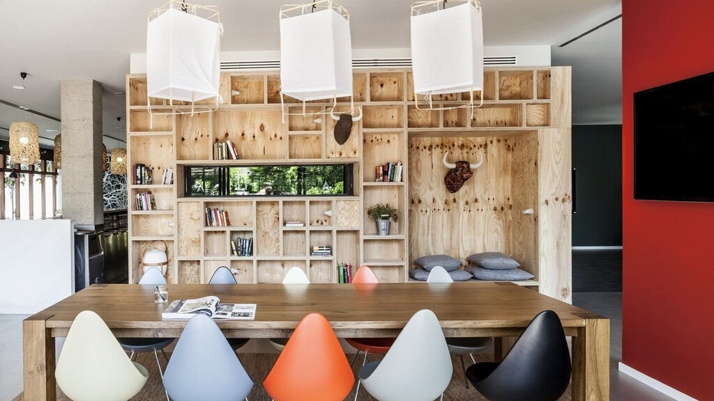 Aqua Hotel Bertran Park