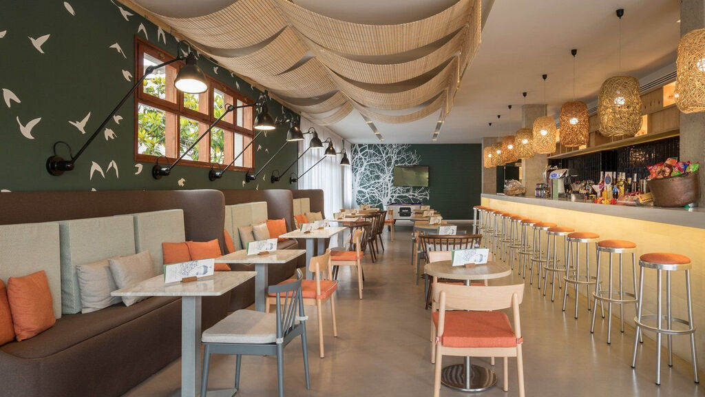 Aqua Hotel Bertran Park