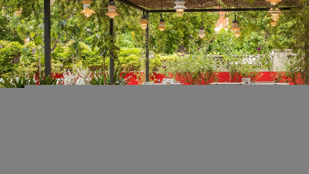 Aqua Hotel Bertran Park