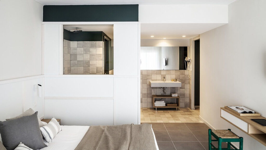 Aqua Hotel Bertran Park