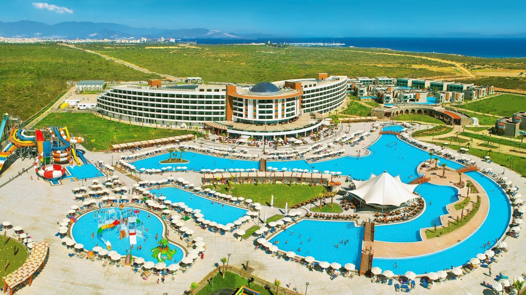 Aquasis Deluxe Resort
