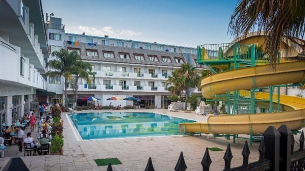 Arma´S Resort