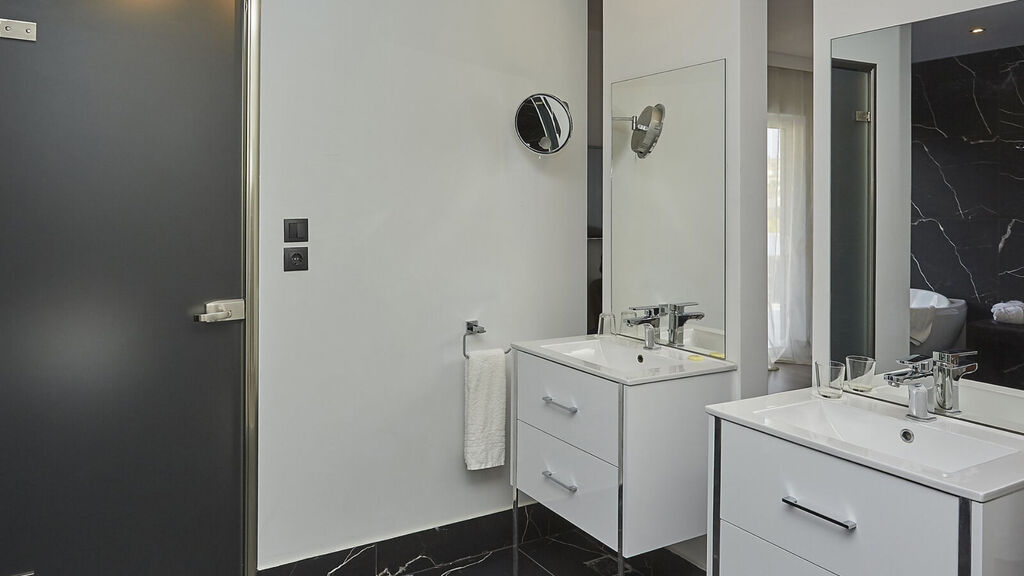 Athenian Riviera Hotel & Suites