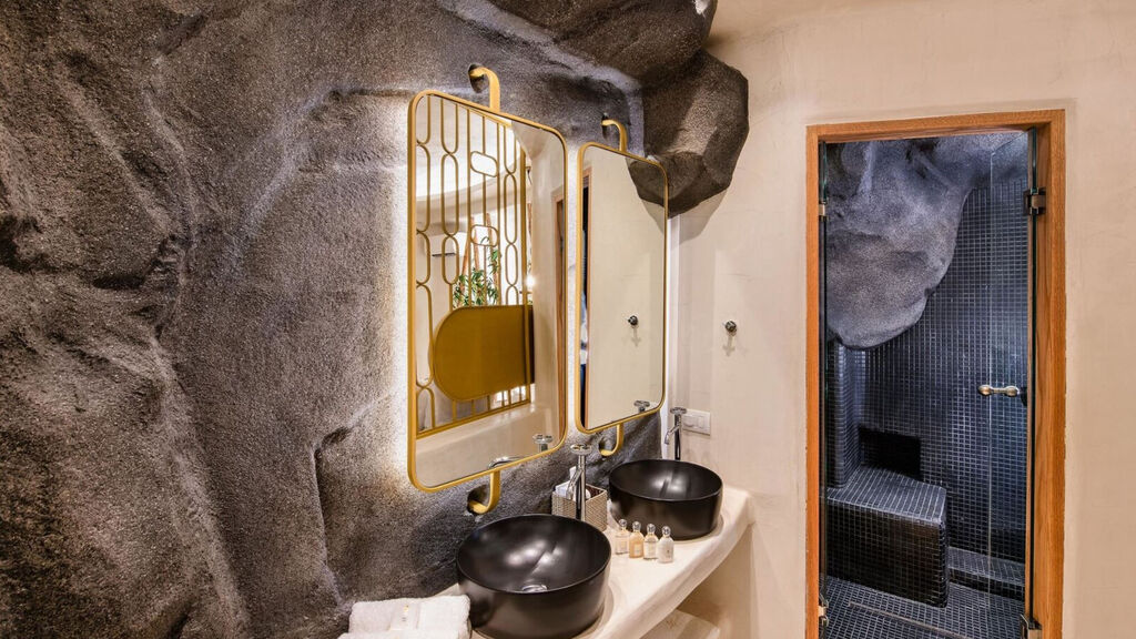 Athina Luxury Suites