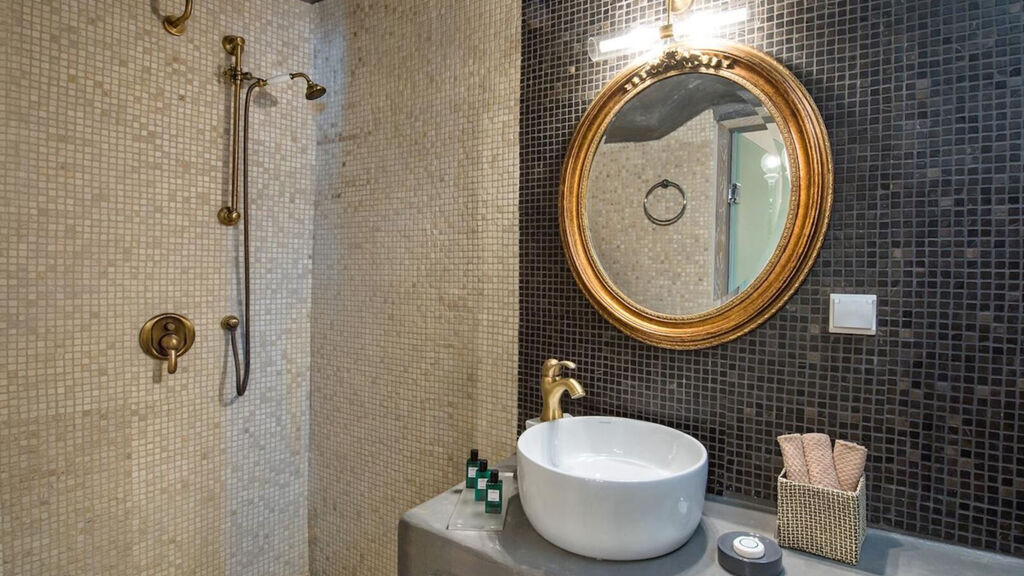 Athina Luxury Suites