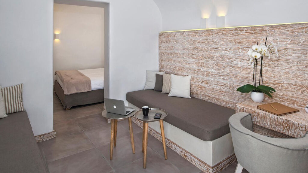 Athina Luxury Suites