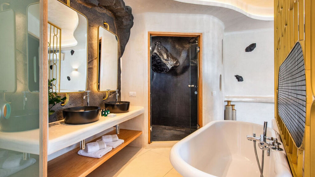 Athina Luxury Suites