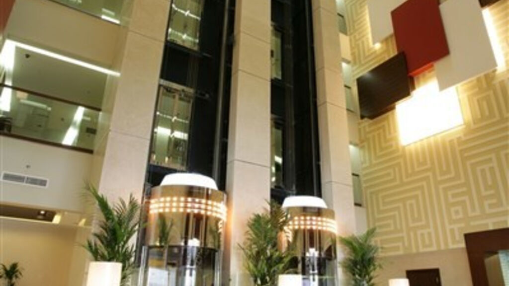 Auris Plaza