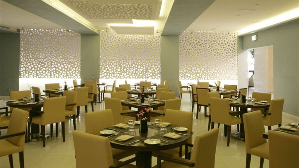 Auris Plaza