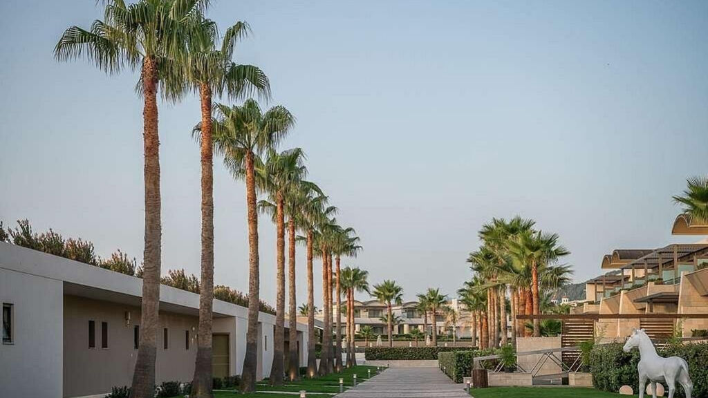 Avra Imperial
