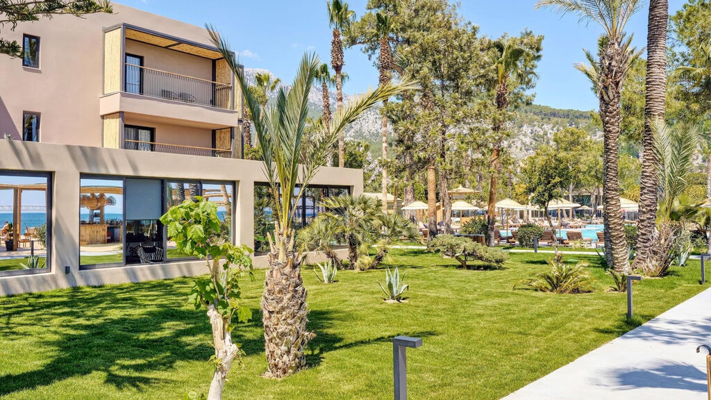 Balmy Beach Resort