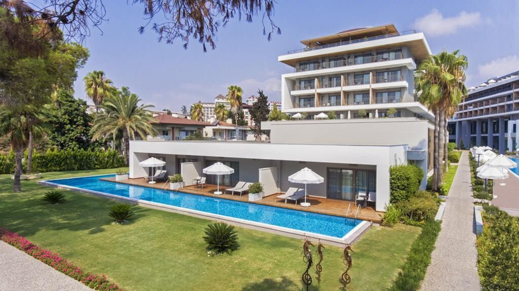 Acanthus & Cennet Barut Collection