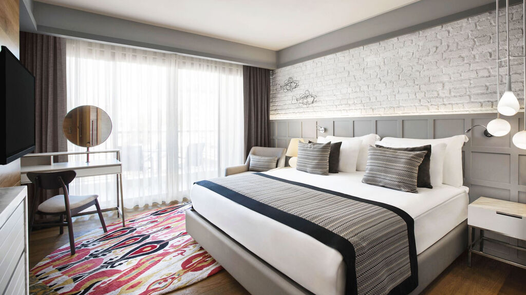 Acanthus Cennet Barut Collection