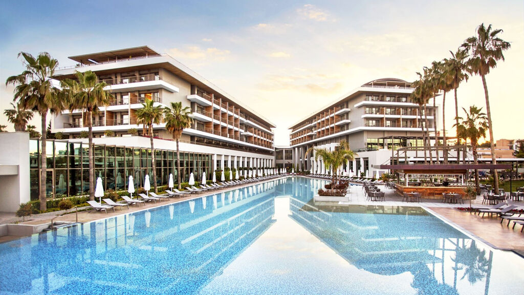 Acanthus & Cennet Barut Collection