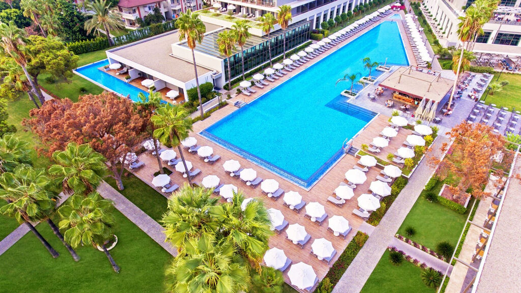 Acanthus & Cennet Barut Collection