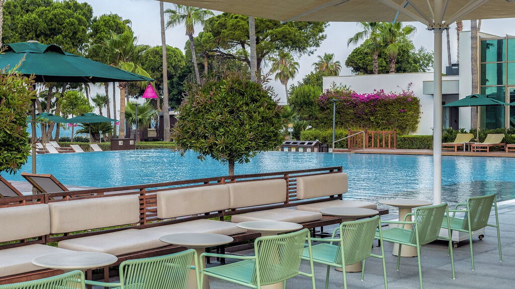 Acanthus & Cennet Barut Collection