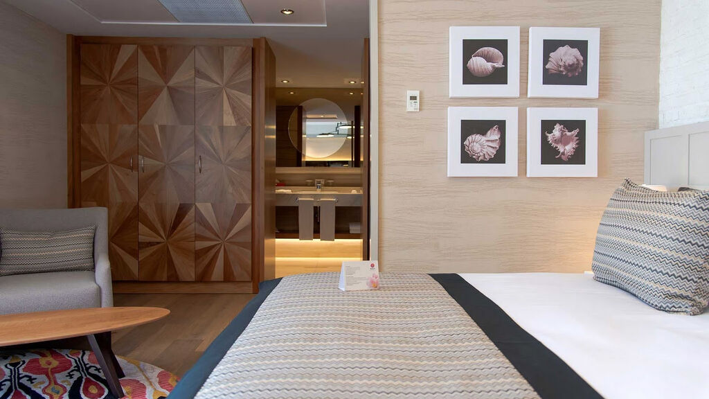 Acanthus & Cennet Barut Collection