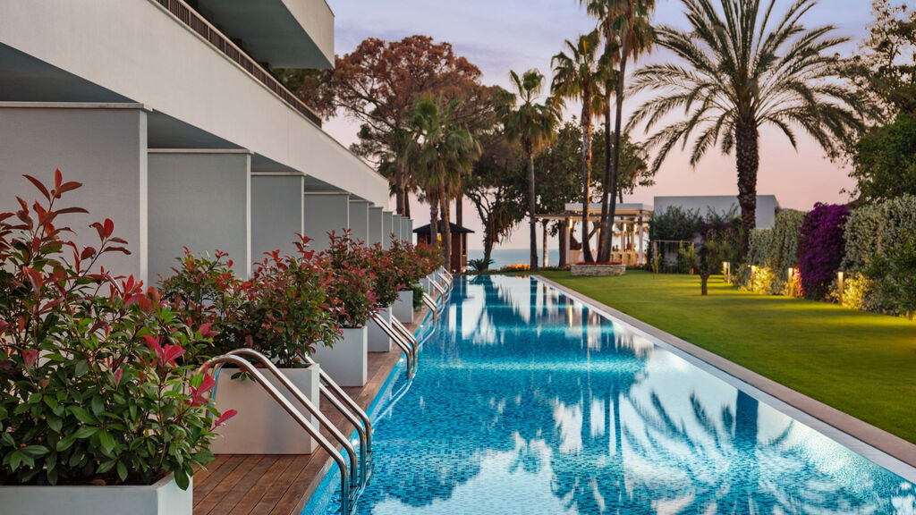 Acanthus & Cennet Barut Collection